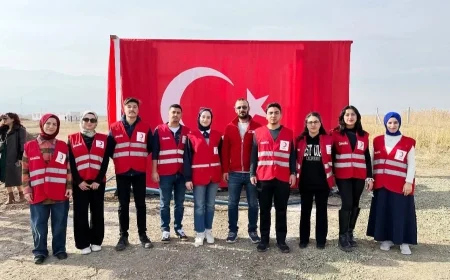 Türk Kızılay Iğdır Şubesi’nden “Sevdamız Yeşil Vatan” Ağaç Dikme Etkinliği