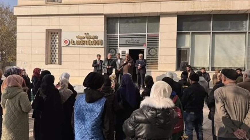 Iğdır’da Umre Yolcuları Yapan Bazı Kişiler, Sizler Helallik Almadan Yola Çıkıyorsunuz Doğru Olmadığına Dikkat çekildi