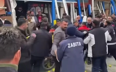 (VİDEO MEVCUT) Iğdır Belediye Başkanı M. Nuri Güneş’in Talimatıyla Yoksulun Geçim Arabası Yere Serildi! Iğdır Böyle Bir Yönetimle Hayat Dersi Aldı