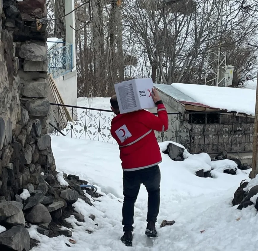 Kızılay’dan Kar ve Kışa Rağmen Anlamlı Destek: Engelli Ailenin Yanında Oldular