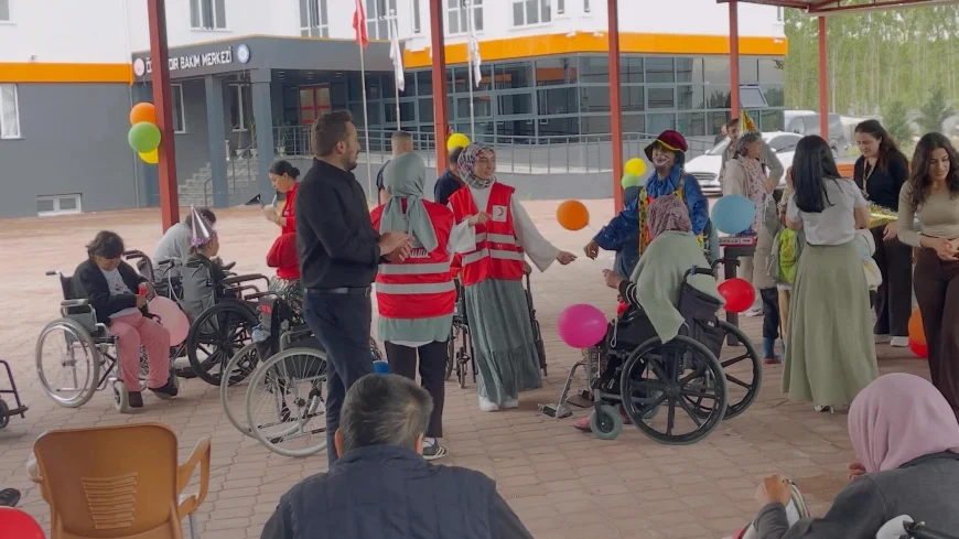 Kızılay’dan Özel Bakım Merkezine Anlamlı Ziyaret