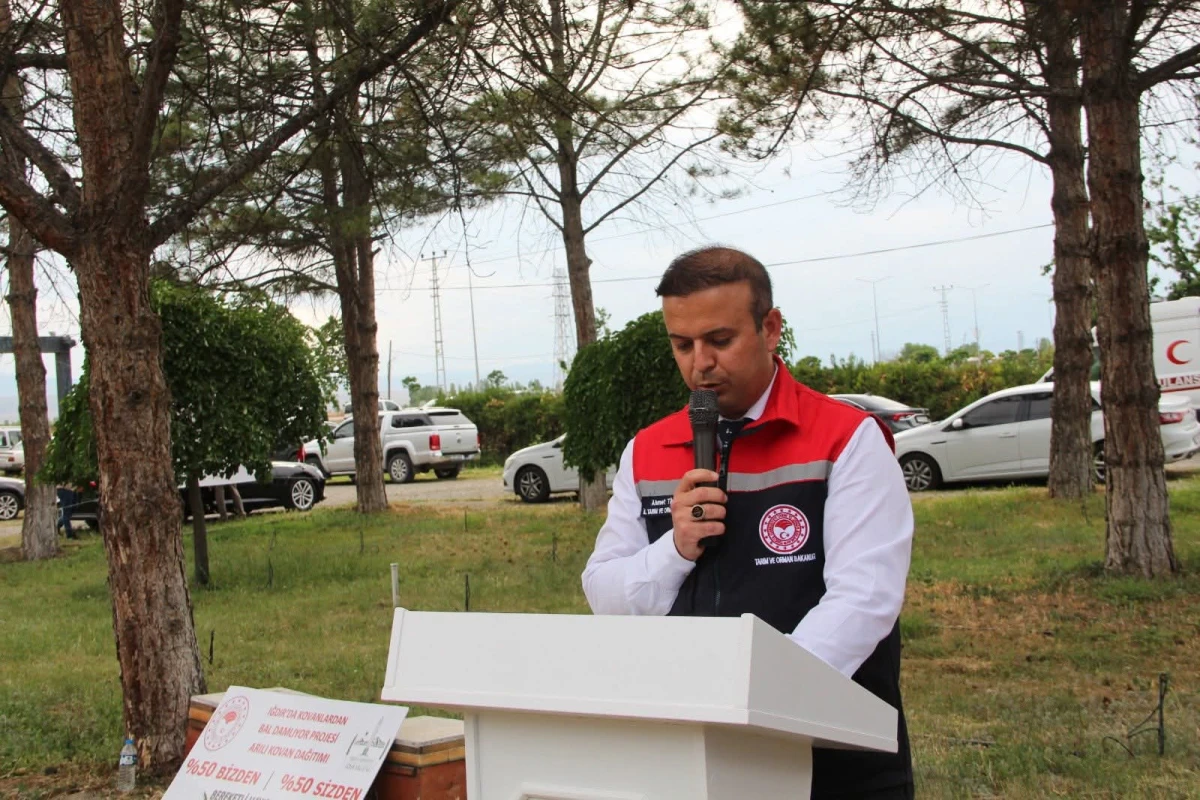 IĞDIR’DA 300 ARILI KOVAN DAĞITIM TÖRENİ DÜZENLENDİ